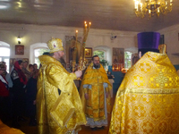 Епископ Сердобский и Спасский Митрофан совершил Божественную литургию  в храме Михаила Архангела р.п. Беково